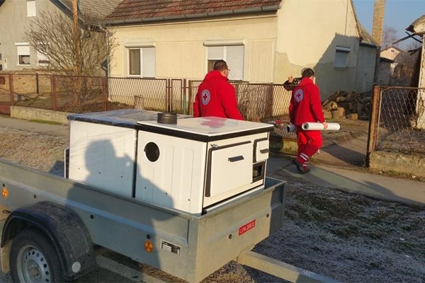 Štednjaci na drva obradovali korisnike ODCK Darda 